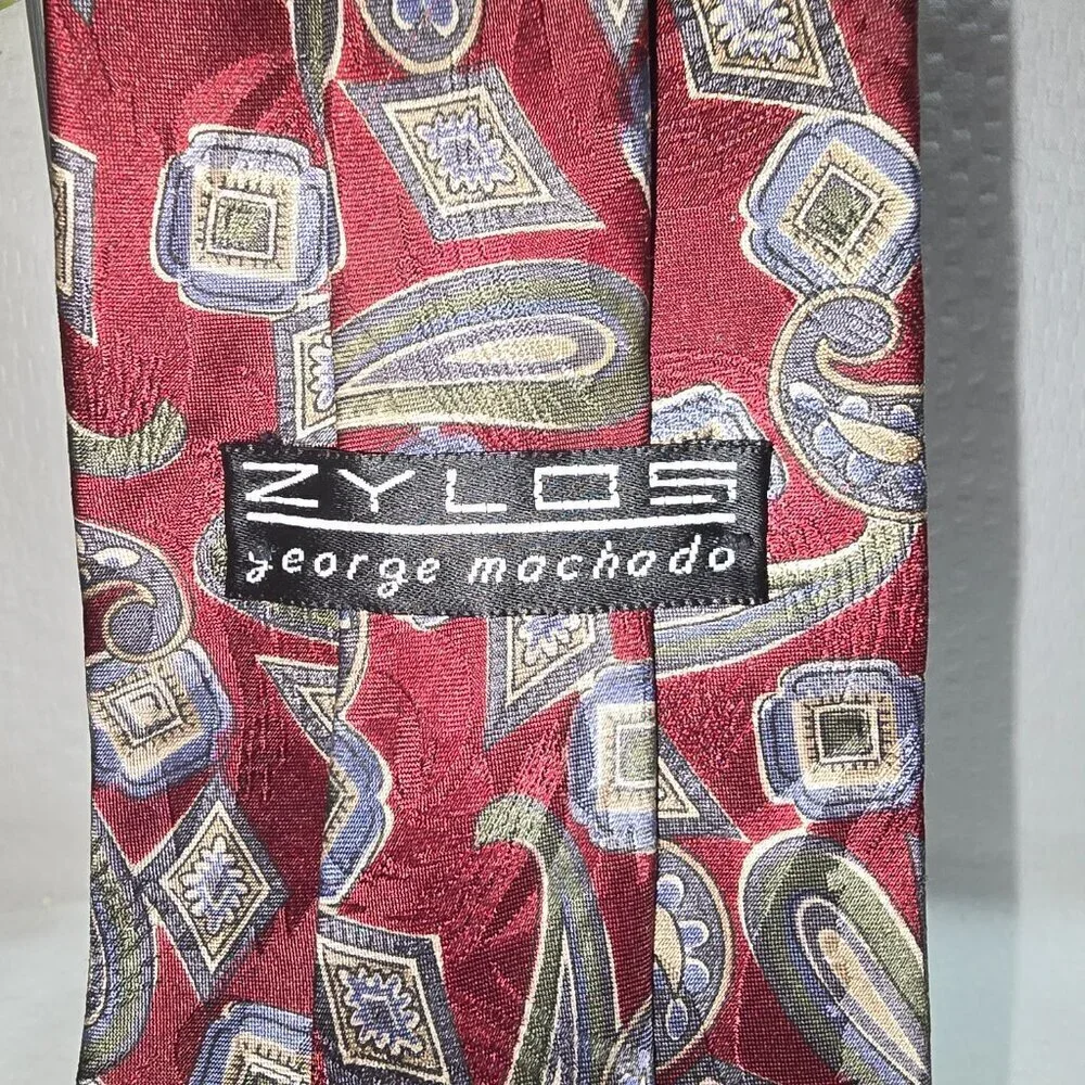 ZYLOS GEORGE MACADO ITALIAN SILK TIE CRIMSON WITH GRAY PAISLEY DESIGN EUC